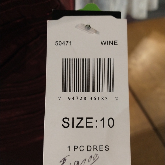 Formal dress - Picture 6 of 6